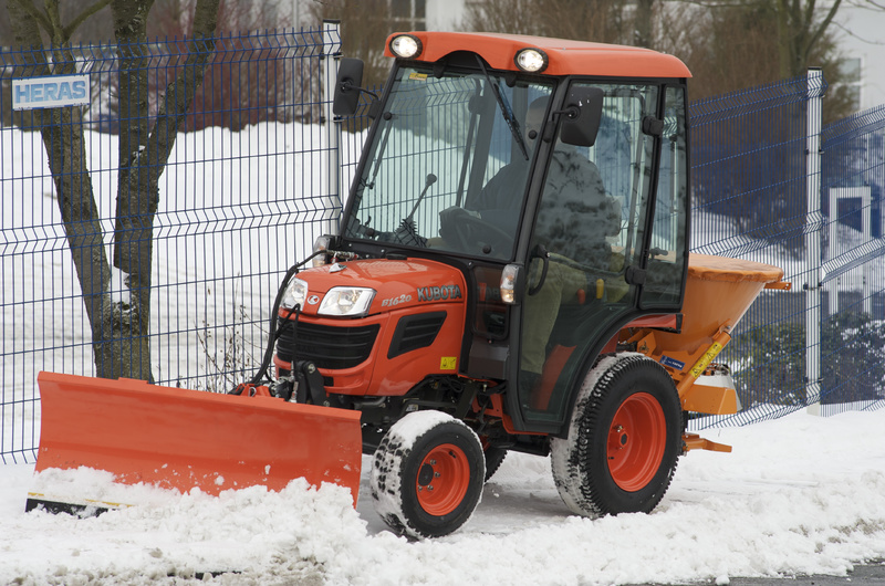 Минитрактор с кабиной. Kubota b1820. Kubota b1620. Кубота минитрактор gd3wh. Минитрактор Кубота с лопатой.