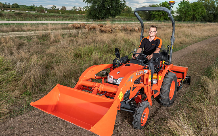 Wszechstronny miniciagnik Kubota B1