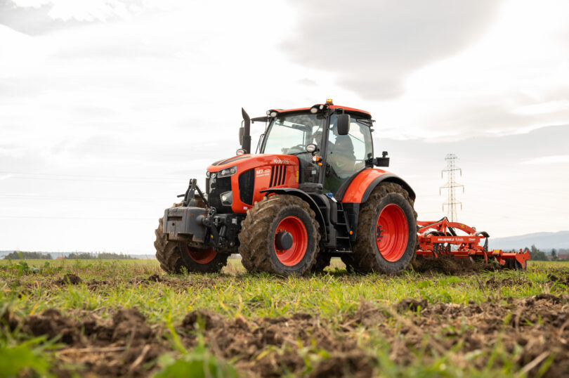 Kubota M7003