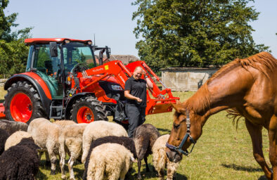 Kubota M4003 bardzo dobrze sprawdza się w nie wielkich gospodarstwach